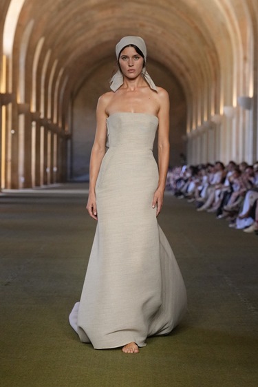 الريف الفرنسي بلمسات معاصرة في مجموعة Jacquemus ربيع 2026